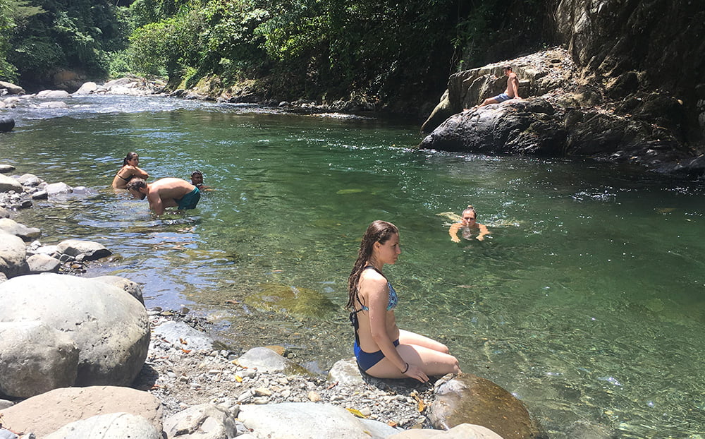 rivier jungle trekking